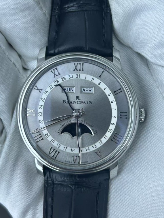 Blancpain Villeret Quantième Complet, reference 6654-1113-55B, men's, 40 mm steel case, grey dial, automatic winding, leather strap; good condition, slight signs of wear on the dial, comes with origin